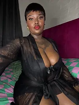 QUEEN_NOBUHLE_FEMDOM_777's live cam