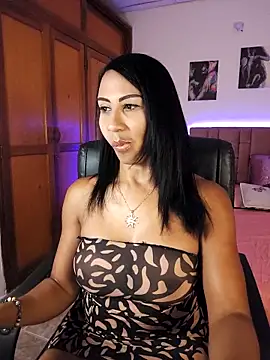 Webcam Model (charlotte_bayron02)  is live.Free join now!