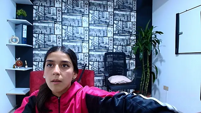 DanielaMonroe webcam