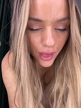 KatieCutieXooo webcam