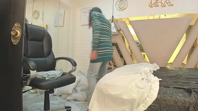 Goldentemptation_'s room