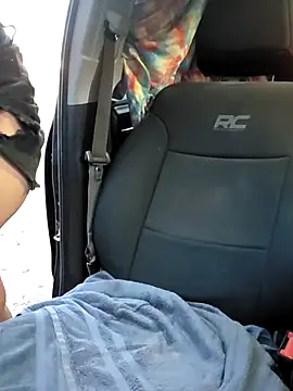 SheIsSomething webcam