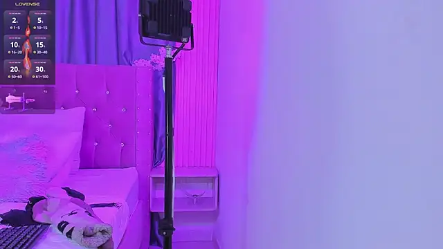 nayla-mouna - Nayla-Mouna's free webcam - UK Sex Cams