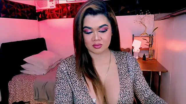 asiankatyhuge - Asiankatyhuge's free webcam - UK Sex Cams