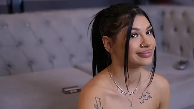 SpicyLeyla webcam