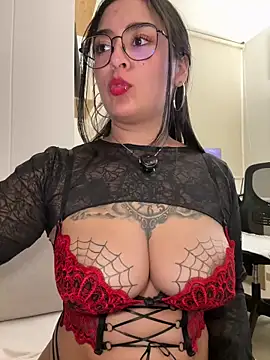 rae_lil_white - Rae_Lil_White's free webcam - UK Sex Cams