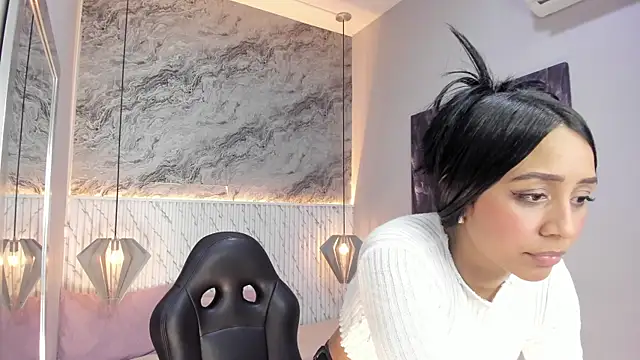 Esmeralda__18 webcam