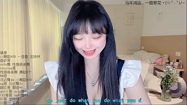 美女LovelyXiaoYi在线直播