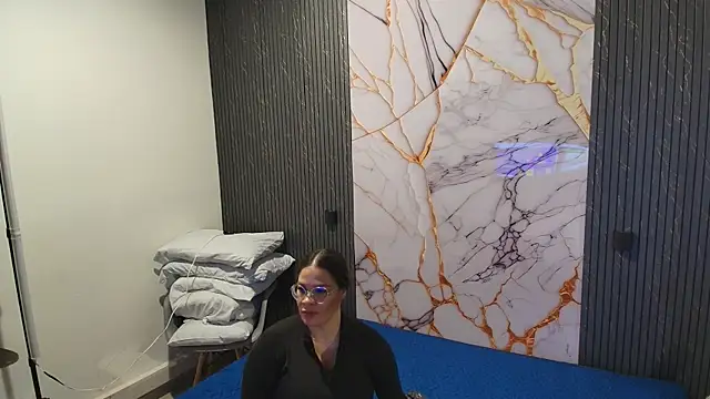 big_tits_in_your_face webcam