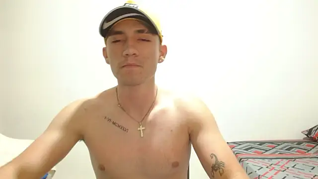 chicomalofff - ChicoMaloFfF's free webcam - UK Sex Cams