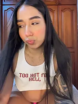 Webcam Model (KaditaNavarro)  is live.Free join now!