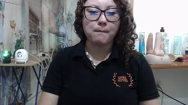 curly_greeneyed webcam