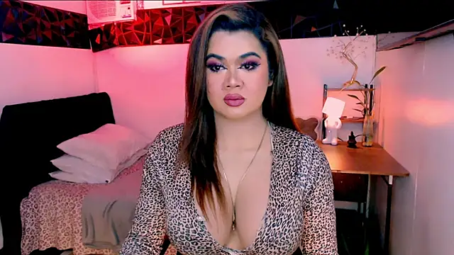 asiankatyhuge - Asiankatyhuge's free webcam - UK Sex Cams