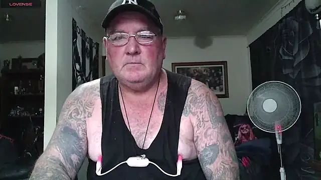 kinkyblueyes69 (M mature) - NAKED TAKE CLOTHES OFF