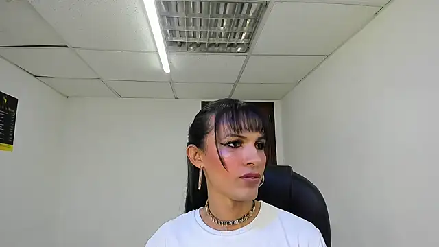 Aisha_hotts777 webcam