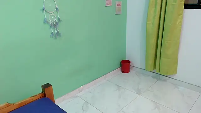 evaleribigtits18 webcam