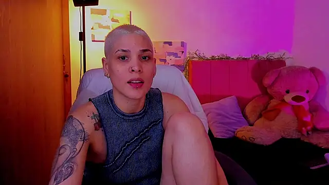 Charlee_pink webcam