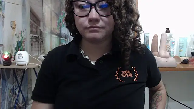 curly_greeneyed webcam