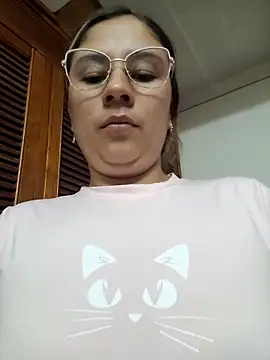 Webcam Model (selena_gomez2)  is live.Free join now!