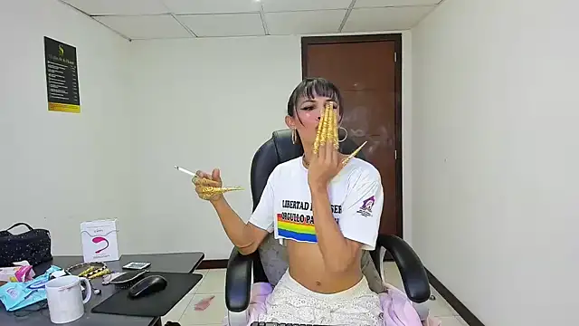 Aisha_hotts777 webcam