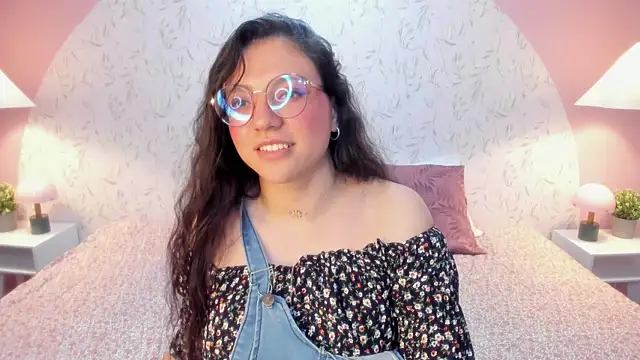 Angelie_Rosebrm webcam