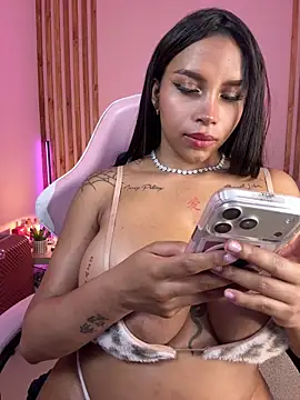 MadeleineSanez webcam