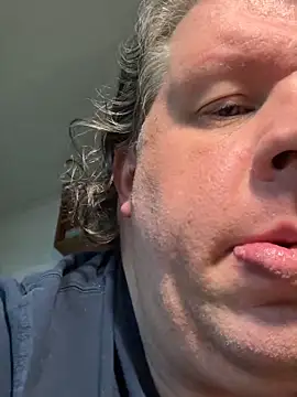 stephanie1984 (Ask my age) - Stall bathroom door open or close