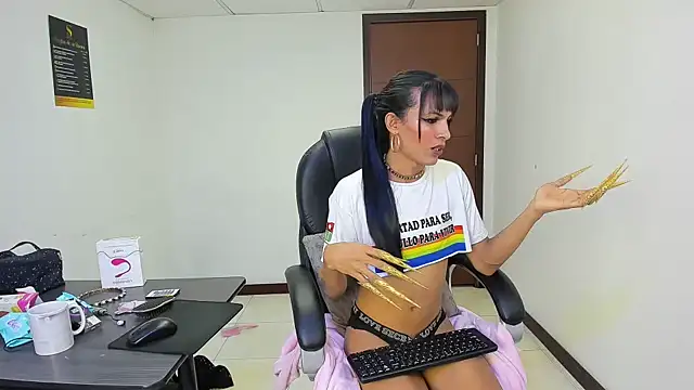 Aisha_hotts777 webcam