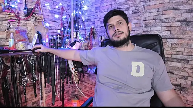 Liltildeman_moon webcam