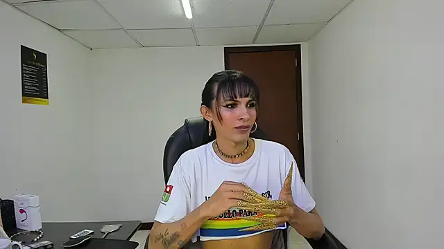 Aisha_hotts777 webcam