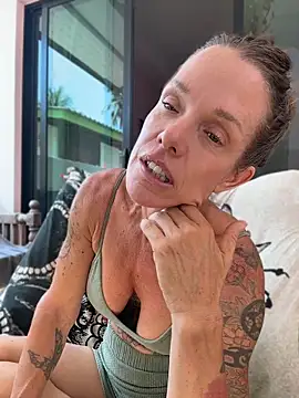 mommyselenafit_ webcam