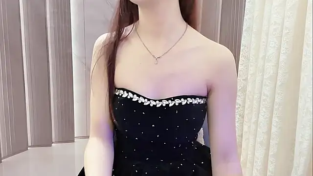 Shenlly - brunette petite live cam model from 