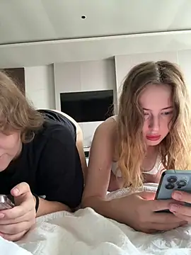 Nura_n_Sarah live sex cam