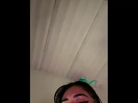 halana_squirts webcam