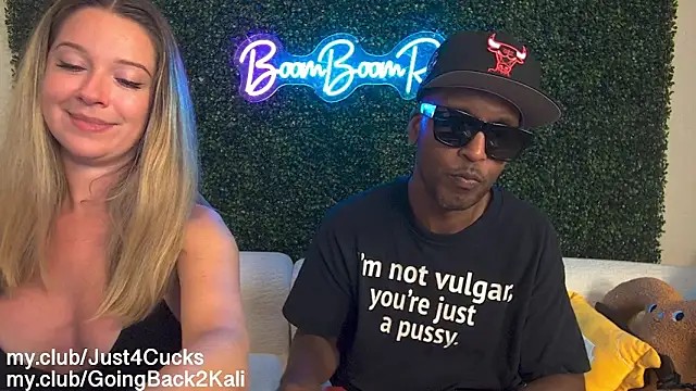 boomboomr00m Live Webcam on Stripchat