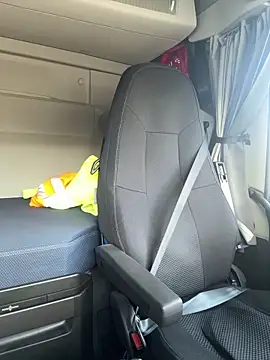 🚛 I'm Leenchen a naughty Trucker Babe / Press ❤️ to follow my journey / Send me a privat request😈