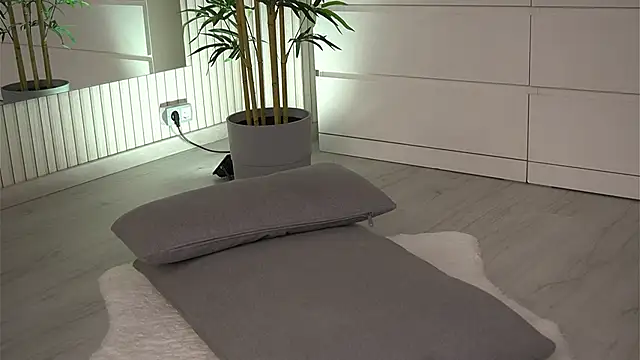 emmablanco - EmmaBlanco's free webcam - UK Sex Cams