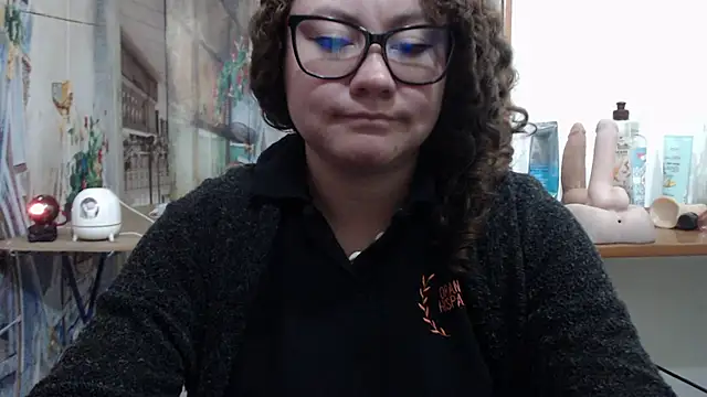 curly_greeneyed webcam