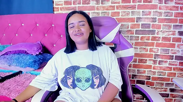 sofiiacutee - SofiiaCutee's free webcam - UK Sex Cams