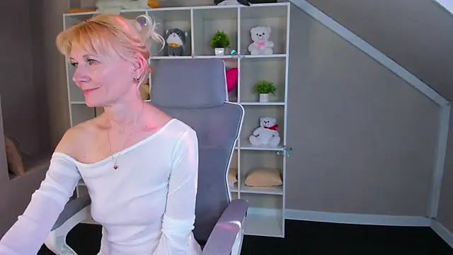 julie_lucas - Julie_Lucas's free webcam - UK Sex Cams