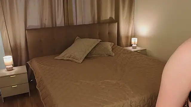 DeloresSaberi webcam