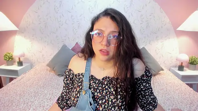 Angelie_Rosebrm webcam