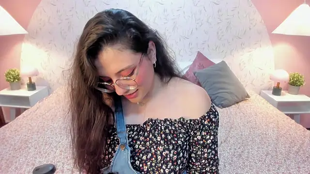 Angelie_Rosebrm webcam