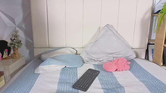 Emily_and_Sebastiannn webcam