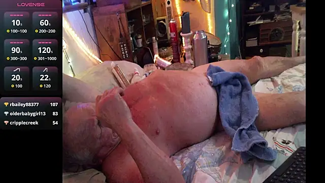 Pussyeat2please webcam