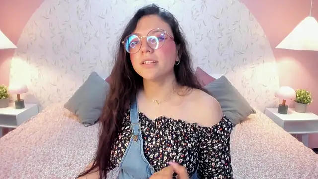 Angelie_Rosebrm webcam