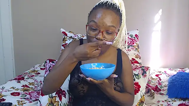 YummyMelanin117 webcam