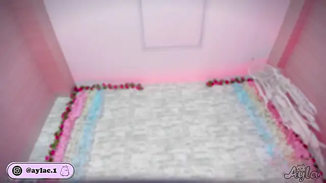 ayla_lux webcam