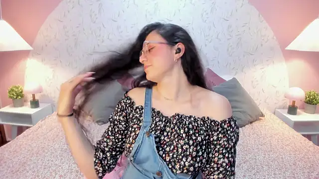 Angelie_Rosebrm webcam