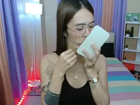 XxTsUncutAskaxX webcam